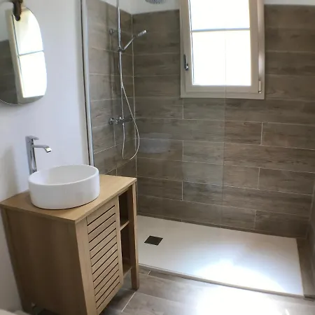 Dependance Saint Jean Holiday home Bouniagues